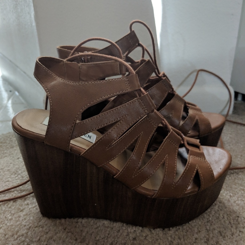 Platform wedges, lace up detail